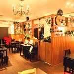 Pizzeria＆Café　PEPE - 店内５０席（個室１０名〜コース利用でご利用いただけます）