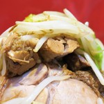 ラーメン二郎 - 豚の厚み