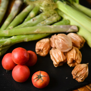 旬の野菜、鮮魚の旨味に酔いしれる…。五感で愛でる季節の食材