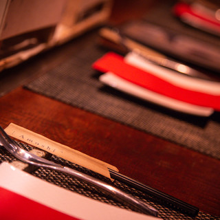 街外れにある大人の「隠れ家」。ラグジュアリーな赤にときめいて