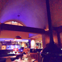 The lounge on the water - 広い天井