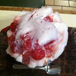 だるまや餅菓子店 - 氷ミルクイチゴ（自家製シロップ、980円）