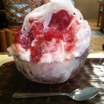 だるまや餅菓子店 - 氷ミルクイチゴ（自家製シロップ、980円）