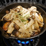 各種蘑菇的黃油燒烤