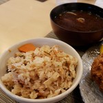 Tonkatsu Tamafuji - 桜エビの炊き込みご飯です。