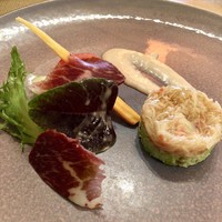 ＢＩＳＴＲＯ Ｂｏｎｎｅ－ｃｈｅｒｅ - ★本日の前菜
                   ズワイガニと枝豆のタンバルと
                   野菜とイベリコ豚の生ハム