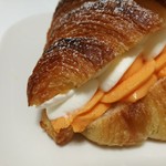 セシュエット - 卵黄を倍量使う贅沢でコク深いカスタードと、あっさり上品な生クリームを、バター香るサクサク生地でサンド