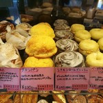 セシュエット - フレンチトーストやシナモンロールデニッシュ、クロワッサン生地を使ったメロンパンなど