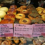 セシュエット - 表面のキャラメリゼが魅力のチーズブリュレ、栗クリームと粒あん入りくりあんパンなど