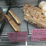 セシュエット - 冷蔵コーナーにはナッツ入り生地のあんバターや、フルーツ入りクリームチーズなど