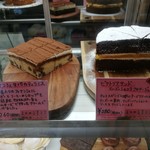 セシュエット - フィナンシェ生地のティラミスや、マンゴーとチーズクリームのショコラビクトリアサンドなど本格スイーツ系も