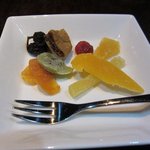 BAR ル・ヴェール - カキの種じゃなくドライフルーツでほっとした・・・