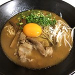 ラーメン東大 - 濃厚徳島ラーメン（並）（生卵投入後）