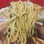 ラーメン二郎 - この麺ツルツルして他店の麺とも違うような