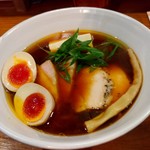 いかれたヌードル フィッシュトンズ - 特製醤油ラーメン