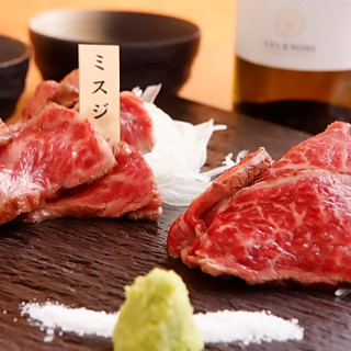 Meat lovers gather! [Kuroge Wagyu Beef & Horse Meat] Meat Bar where you can enjoy rare parts♪