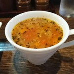 モンキー・ダイナー - 野菜満載。店主さんの「肉だけじゃあかん」というメッセージ？