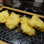 天ぷらスタンド KITSUNE - 国産鶏名物とり天4個(320円)