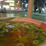 桜井 - ラーメン、胡椒がたくさんかかっています