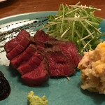 和人 - 飛騨牛モモの炙りたたき 