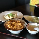 痺れ麻婆豆腐とトロトロお肉の回鍋肉 九尾の狐 - 