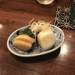 鳥田中 - 自家製お漬物盛。本日のお通し③