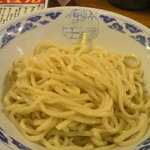 九州らーめん 亀王 - ２００ｇの麺