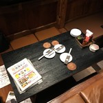 炭火串焼 シロマル - (内観)4名テーブル席