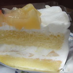 ジェノワーズ洋菓子店 - 白桃のショートケーキ
