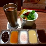 串亭 - タレとお通し、生ビール