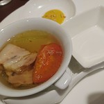 中国料理 天廣堂 - 塩漬け燻し肉とトマトのスープ蒸し