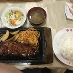 レストラン香港 - サービスランチのサーロインステーキ  
       ライス大盛りで、1050円