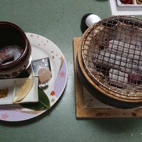 海鮮家 はこだて 本店 - 出ました！タコ足の踊り焼き。