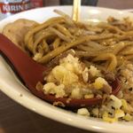 麺屋ガテンZ - にんにくはレンゲに避難
もちろん本体には混ぜません