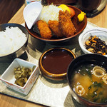 和食バル 音音 - 広島県産牡蠣フライごはん