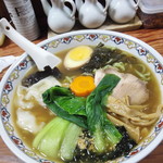 なにや - ワンタン麺900円：2018年5月上旬