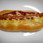 ベーカリーヤオコーピノ - 料理写真:まるごとたっぷりウインナー￥94+税