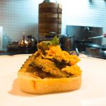 一碗水 - くさやといたやのアンチョビの炒め、にがやと干し海老のバケット