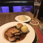 Münchner Stubn - ドイツらしい雰囲気の夕食。