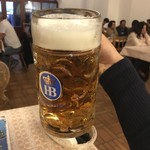 Hofbräuhaus - 片手だと重くて震えるくらい（笑）