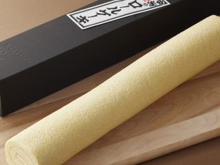 Hotel patisserie ufu - 大人気！九州産全粒粉とコラーゲン入りの生クリームを使った長～い中洲のロールケーキ(55.5cm)