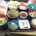 ぬちぐすい - 13種の定食