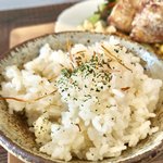 アルプスごはん - 本日のアルプスごはん(¥1,300) 安曇野「バジルクラブ」の合鴨米 間引き人参の葉っぱと干しえのきと胡麻のふりかけ