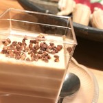 ROKU KANDA - 京都の小川珈琲さんの豆を使用したお手製珈琲パンナコッタ、上のトッピングは蕎麦の実 