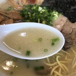 三四郎 - 塩豚骨スープに青ネギが映える！