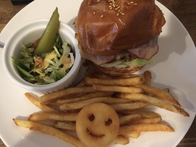 ビーチストーリー バーガーズカフェビーチ ストーリー （Burger's Cafe Beach