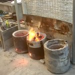 炭火焼肉 ぐら - 外では「備長炭」が燃え盛っていました！！