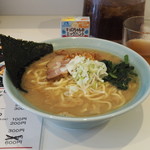 横浜家系ラーメン みさきや - しおとんこつラーメン700円