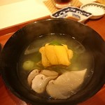 蓬左茶寮 - 椀物:北海道美国沖しゃこたん紫 翡翠とうがん 早松茸 椀