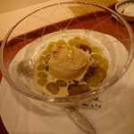 蓬左茶寮 - 水菓子:ライチティーのアイスとデラウェアのぜんざい